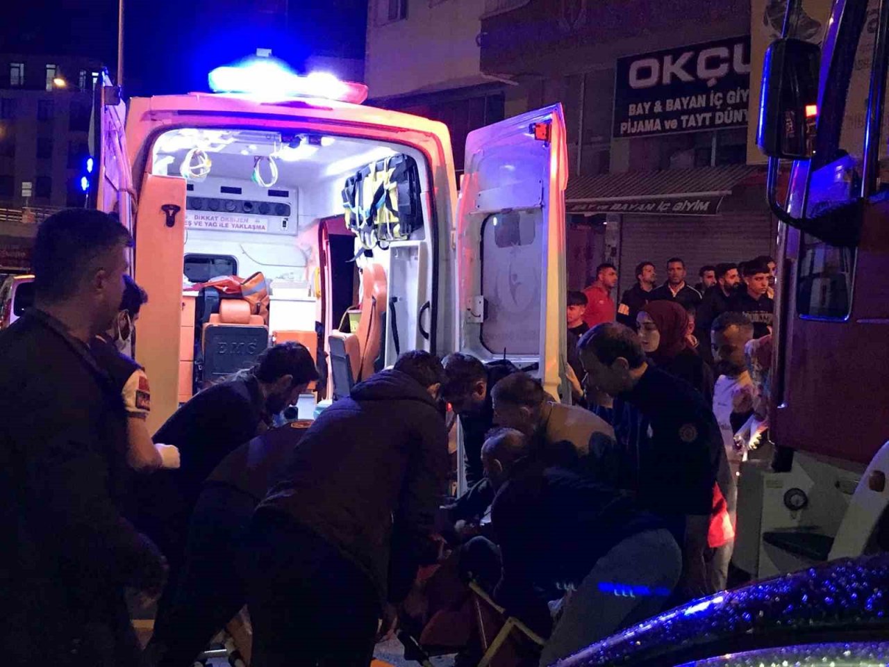 Elini kıyma makinesine kaptırdı, bir saatlik çalışma sonucunda kurtarıldı