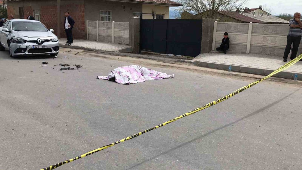 Otomobil, elektrikli bisiklete çarptı: 1 ölü