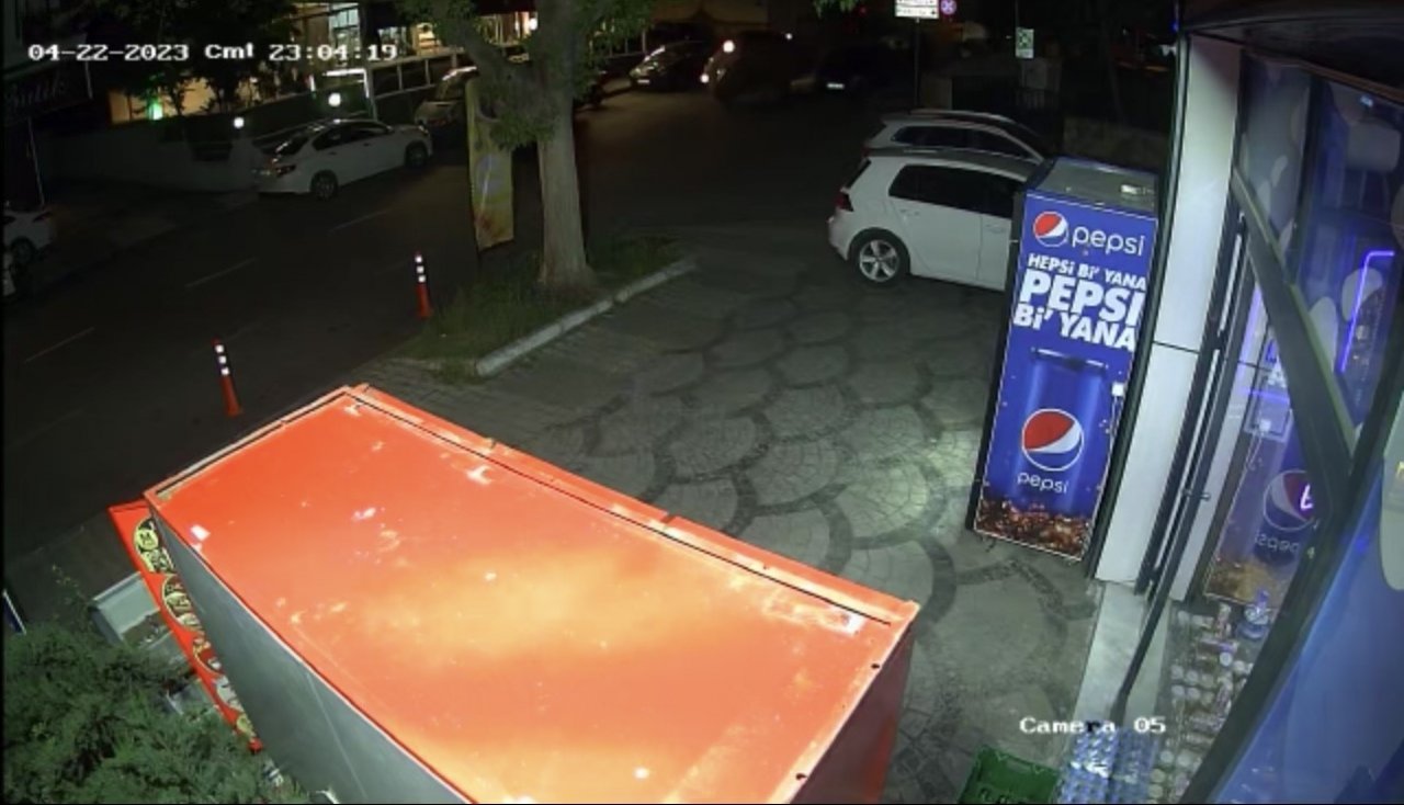 Maltepe’de kontrolden çıkan otomobil 3 araca çarpıp takla attı: 1 yaralı