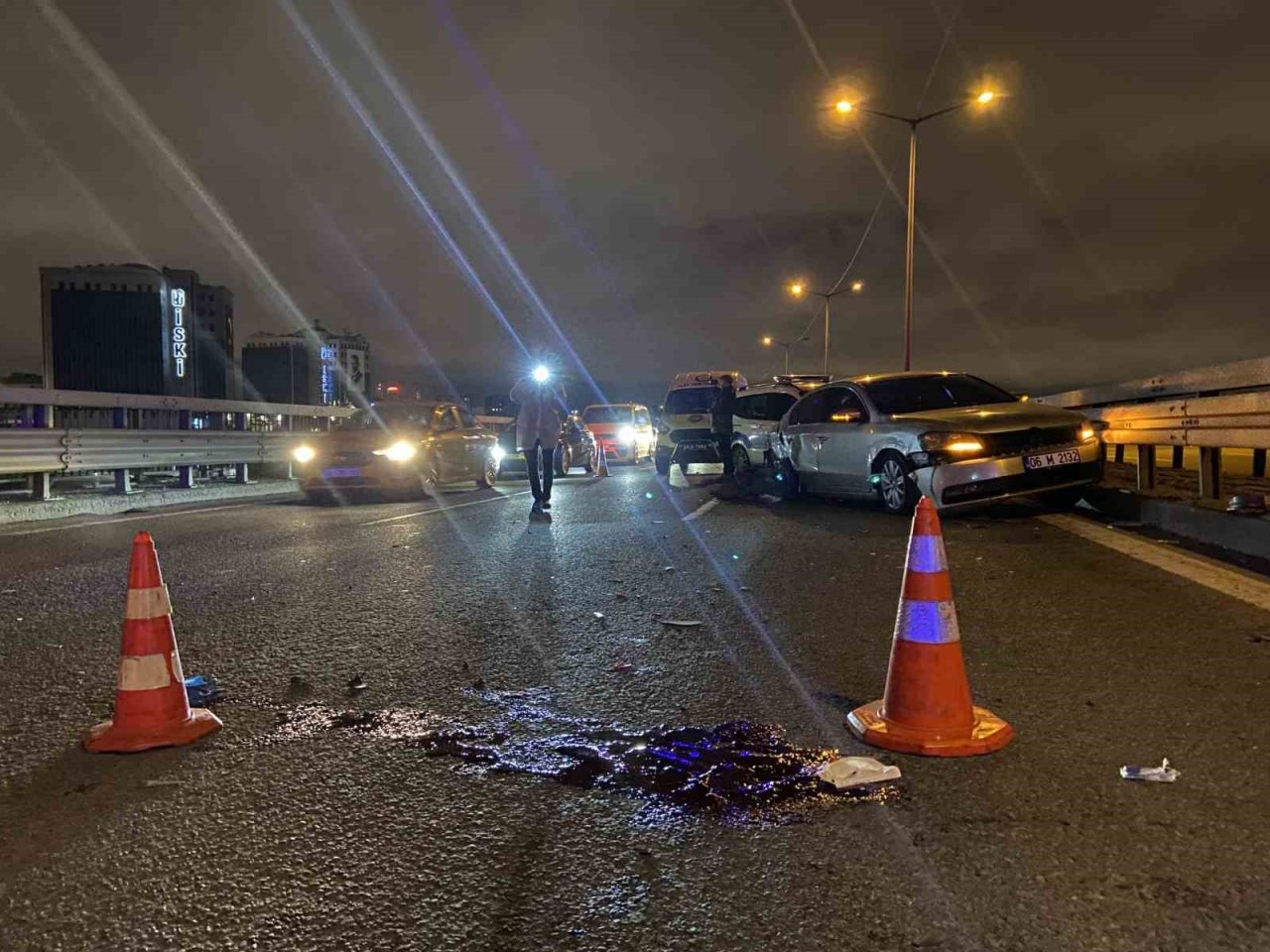 Kağıthane’de otoyolda duran otomobile çarpıp kaçtı: 1 ölü