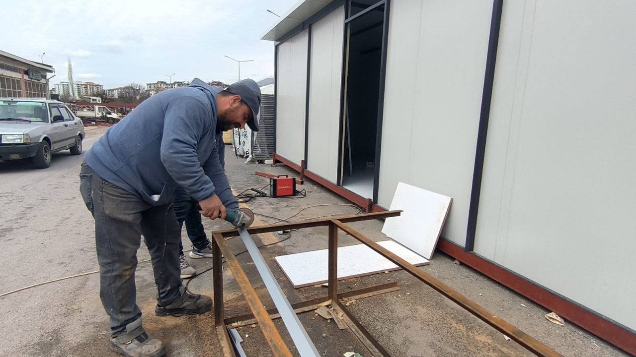 Yılların demirci ustası Konteyner üretiyor