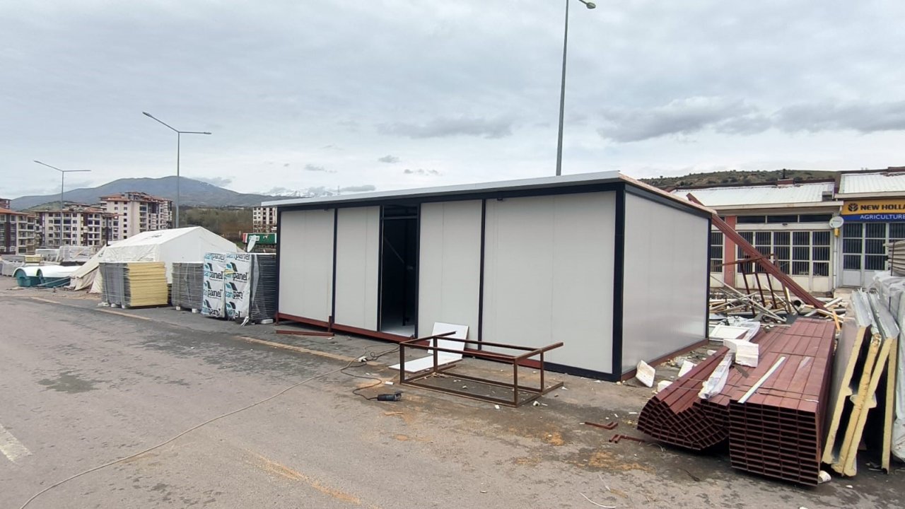 Yılların demirci ustası Konteyner üretiyor