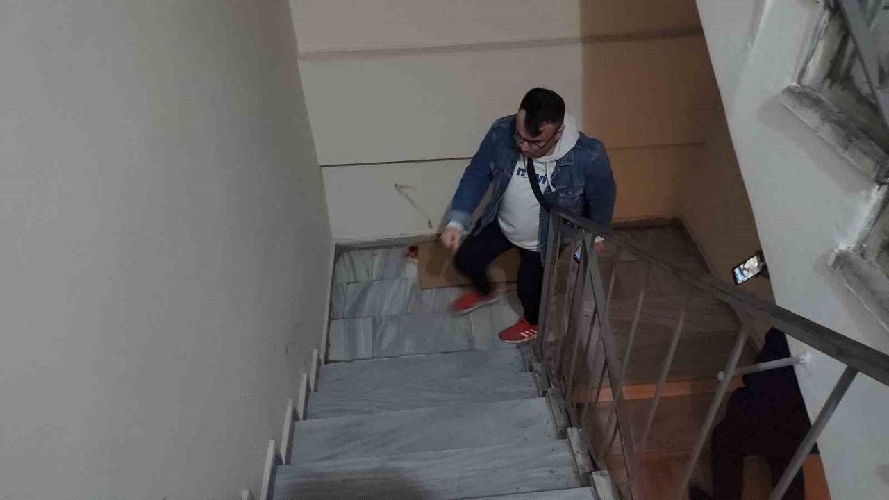 Bayram ziyareti dönüşünde merdivenlerden düşerek hayatını kaybetti