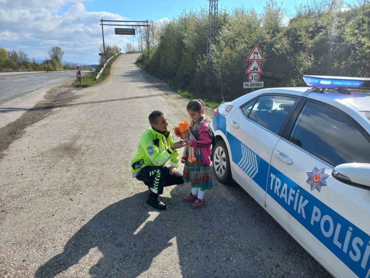 Polis ekipleri araçları bu sefer bayramlaşmak için durdurdu