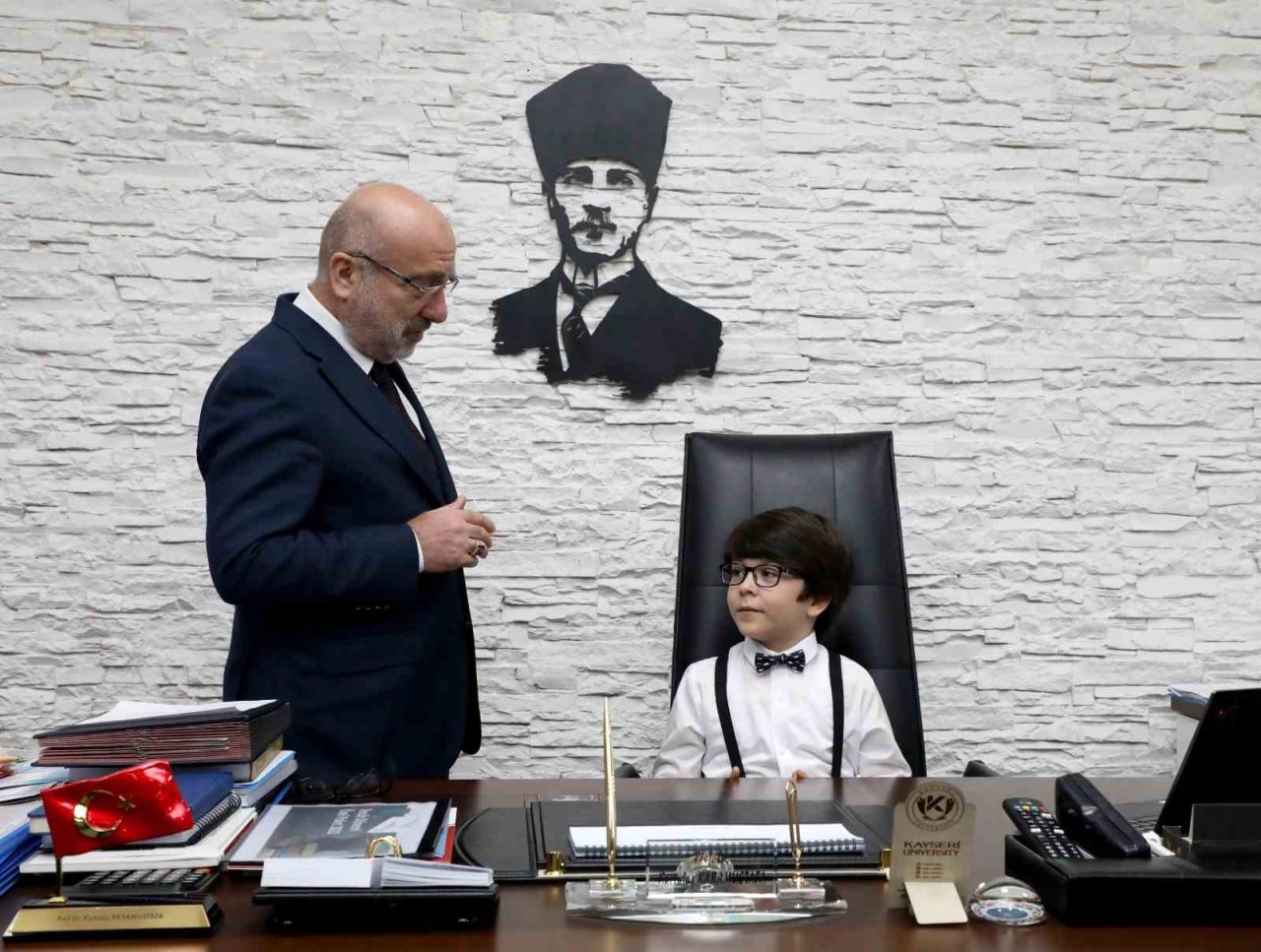 Rektör Karamustafa, 23 Nisan’da Koltuğunu Küçük Batuhan’a Devretti