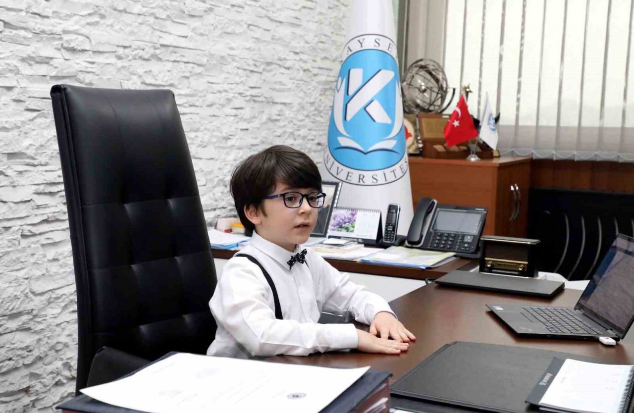 Rektör Karamustafa, 23 Nisan’da Koltuğunu Küçük Batuhan’a Devretti