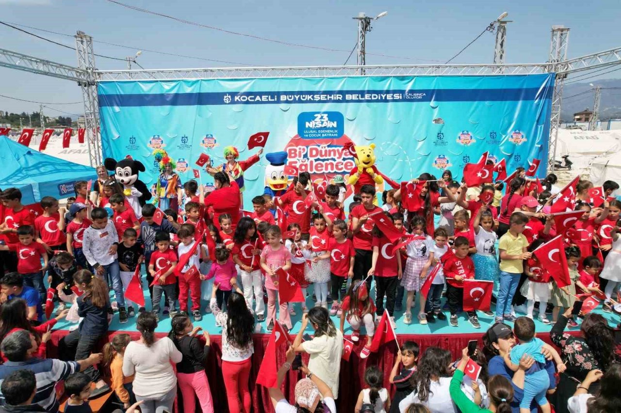 Hatay’da çadır kent kırmızı beyaza büründü