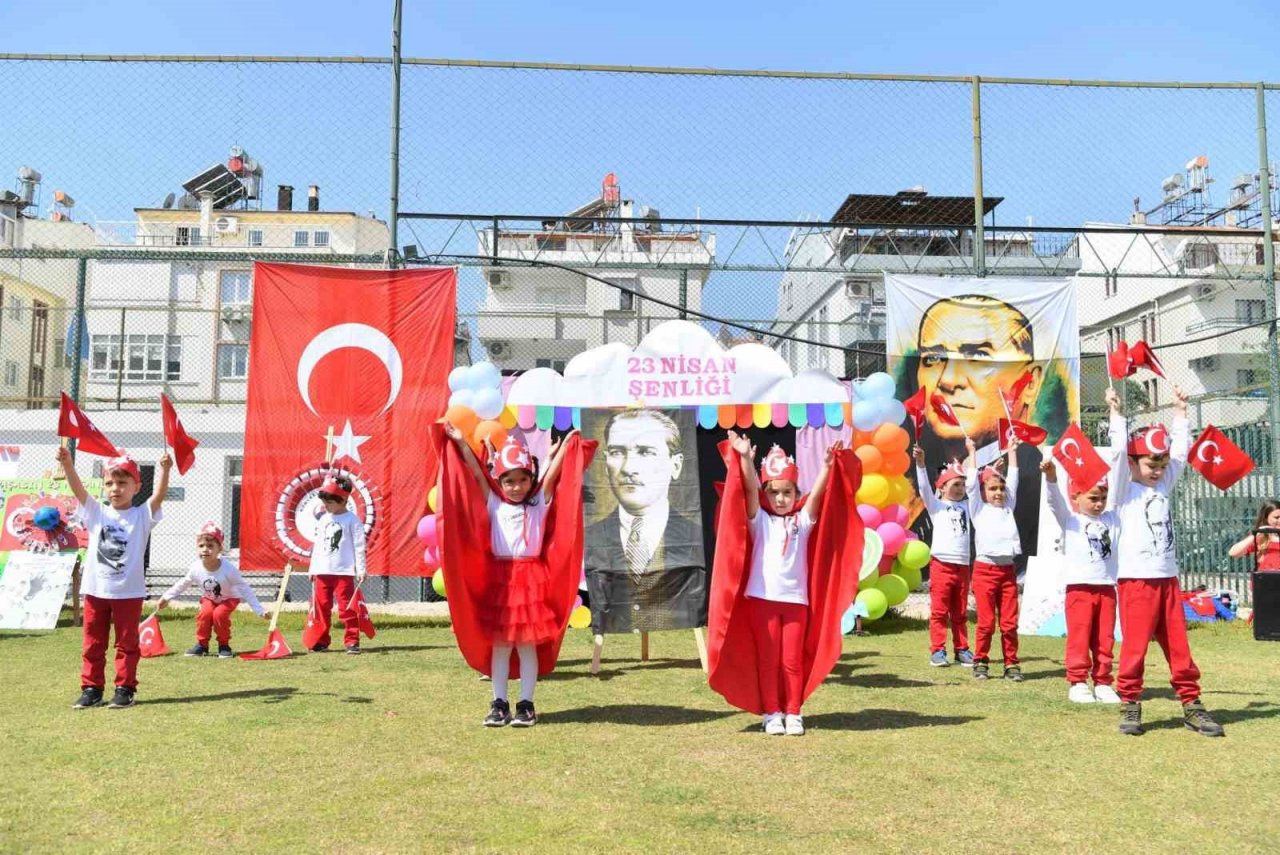 Konyaaltı kreşlerinde 23 Nisan coşkusu