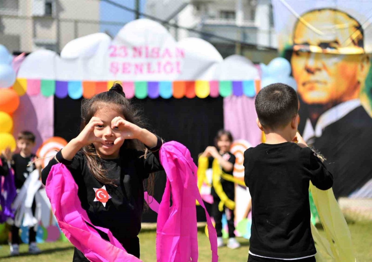 Konyaaltı kreşlerinde 23 Nisan coşkusu