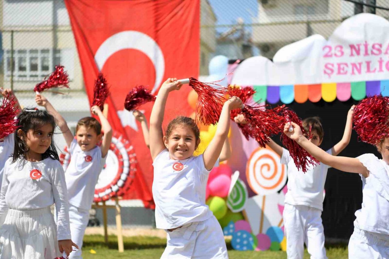 Konyaaltı kreşlerinde 23 Nisan coşkusu