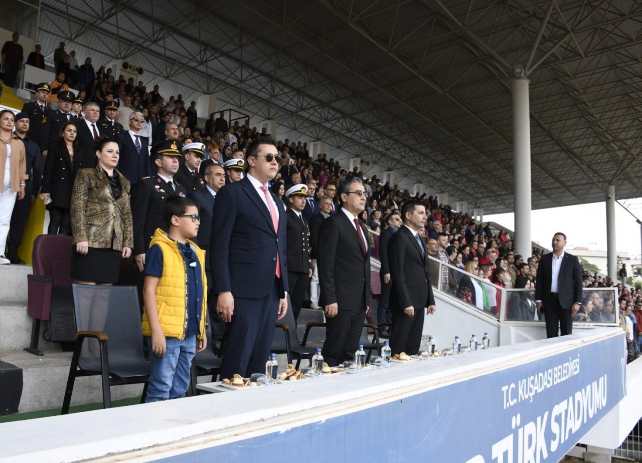 Kuşadası’nda 23 Nisan Ulusal Egemenlik Ve Çocuk Bayramı coşkuyla kutlandı