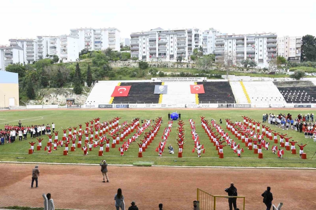 Kuşadası’nda 23 Nisan Ulusal Egemenlik Ve Çocuk Bayramı coşkuyla kutlandı