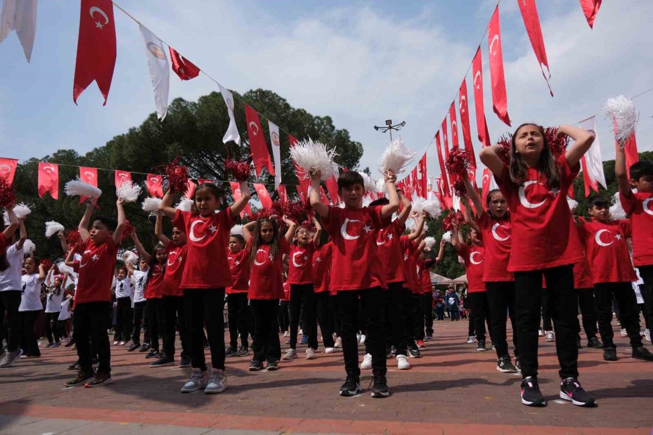 Kuyucak’ta 23 Nisan coşkusu yaşandı