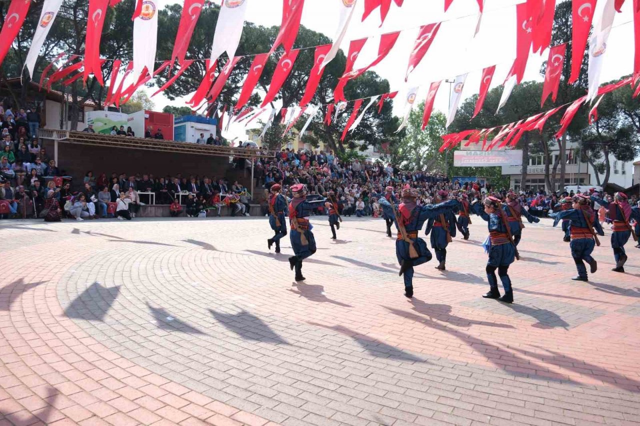 Kuyucak’ta 23 Nisan coşkusu yaşandı