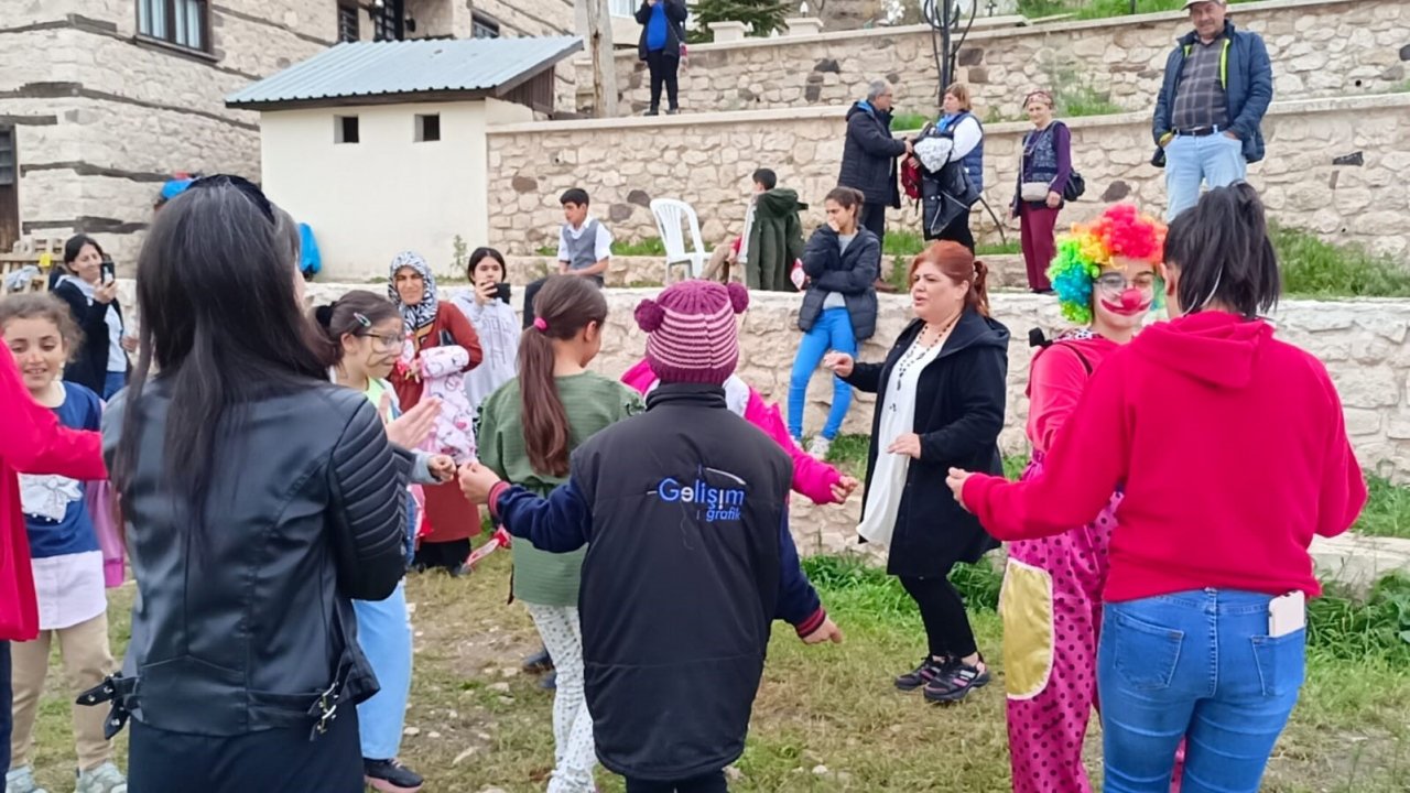 Arapgir’de depremzede çocuklara 23 Nisan etkinliği