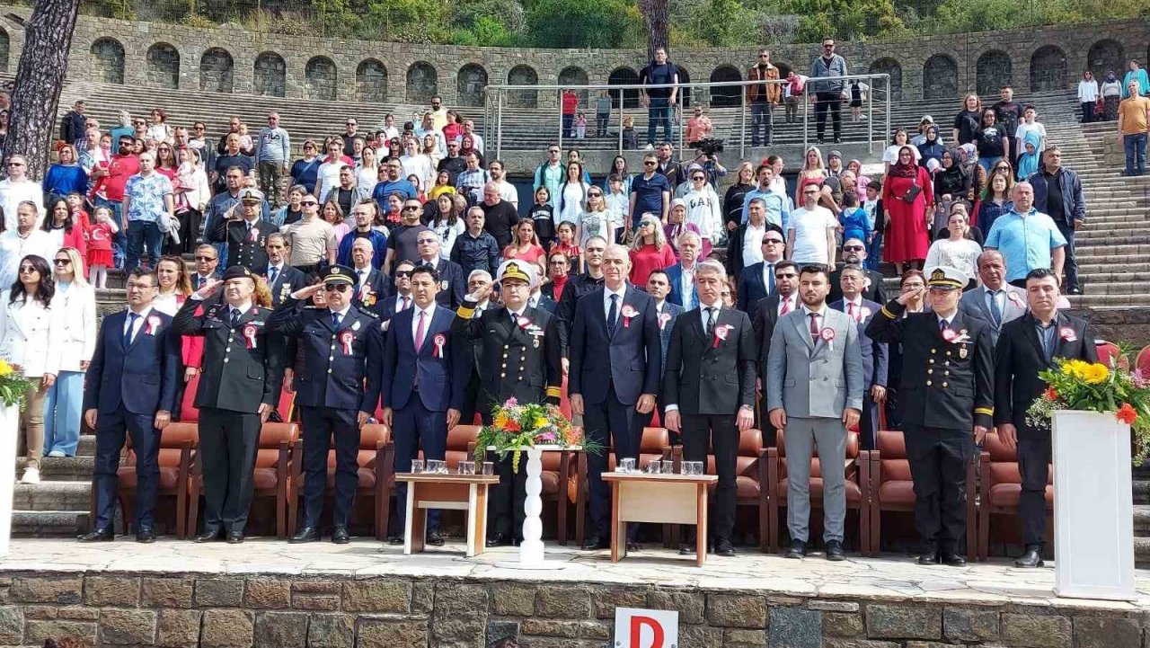 Marmaris’te 23 Nisan coşku ile kutlanıyor