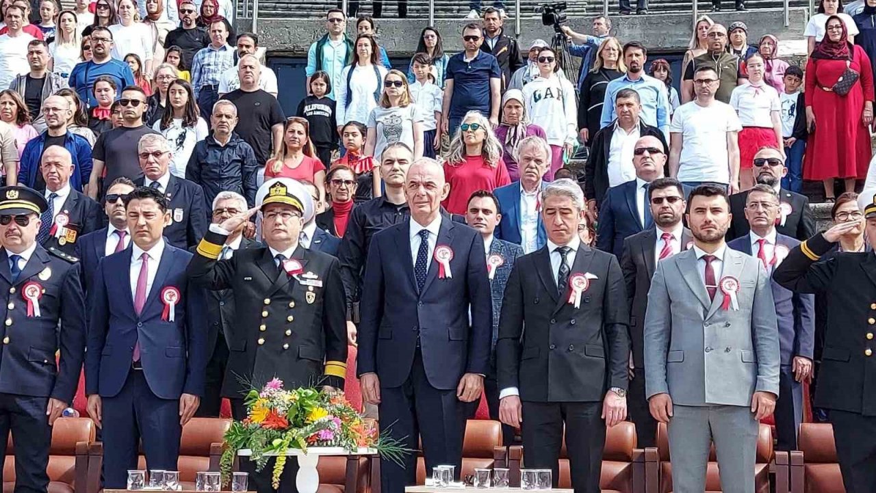 Marmaris’te 23 Nisan coşku ile kutlanıyor