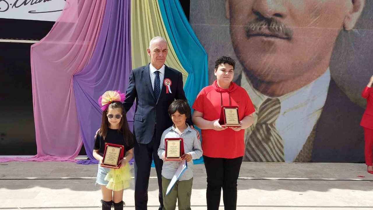 Marmaris’te 23 Nisan coşku ile kutlanıyor