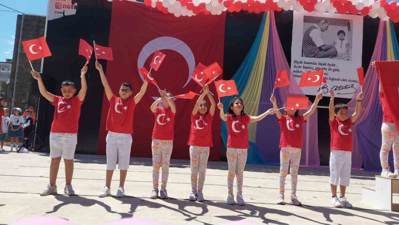 Marmaris’te 23 Nisan coşku ile kutlanıyor