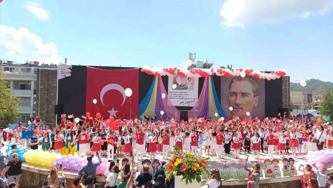 Marmaris’te 23 Nisan coşku ile kutlanıyor