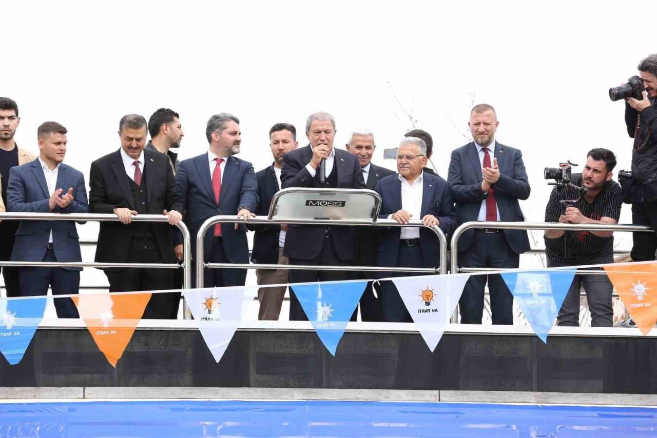 Bakan Akar: "Büyük ve Güçlü Türkiye İçin Hep Beraber Çalışıyoruz"