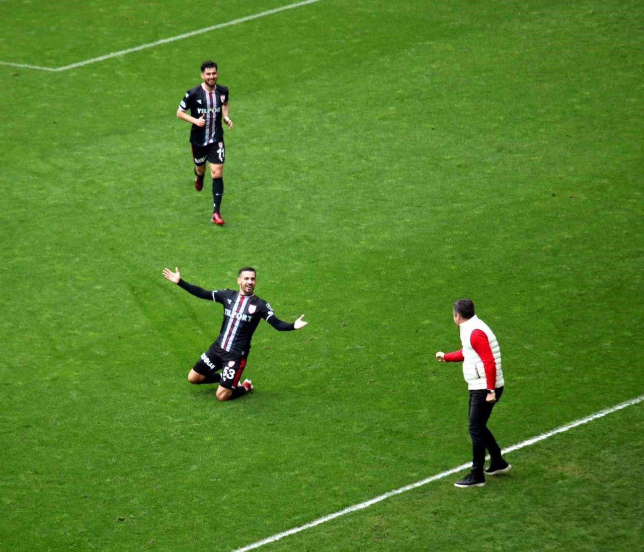 Samsunspor, Süper Lig’e lider yükselmeyi garantiledi