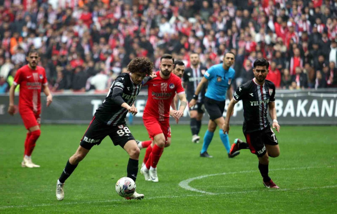 Samsunspor, Süper Lig’e lider yükselmeyi garantiledi