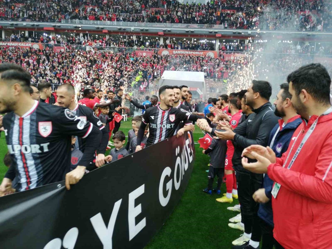 Samsunspor, Süper Lig’e lider yükselmeyi garantiledi