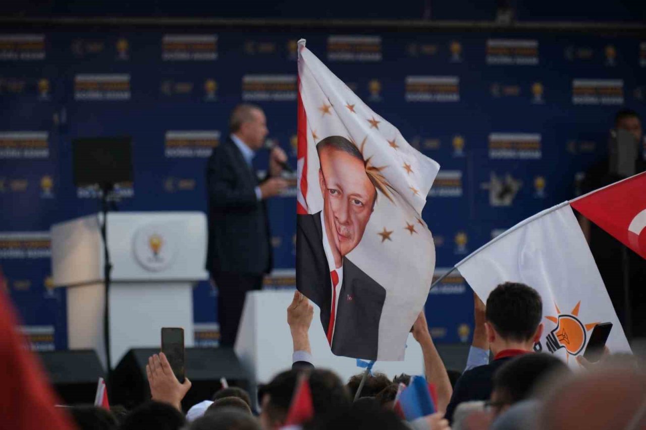 Cumhurbaşkanı Erdoğan: "Önümüzü kimse kesemez, yeter ki bu namertlere bu ülke bırakılmasın"