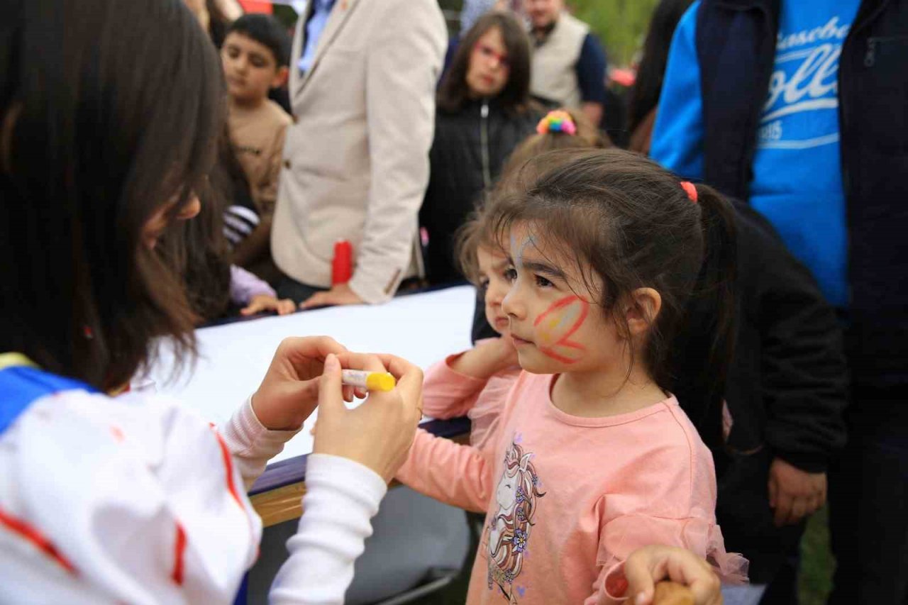 Çekmeköylü çocuklar 23 Nisan’da doyasıya eğlendi