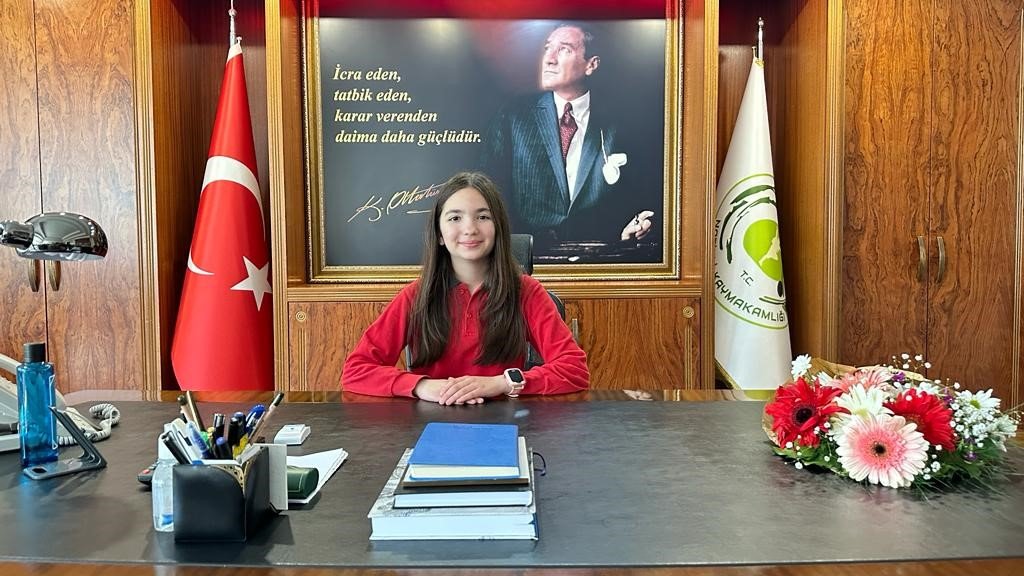 23 Nisan’da koltuğu devralan öğrenci Milli Eğitim Müdürü’nü terletti