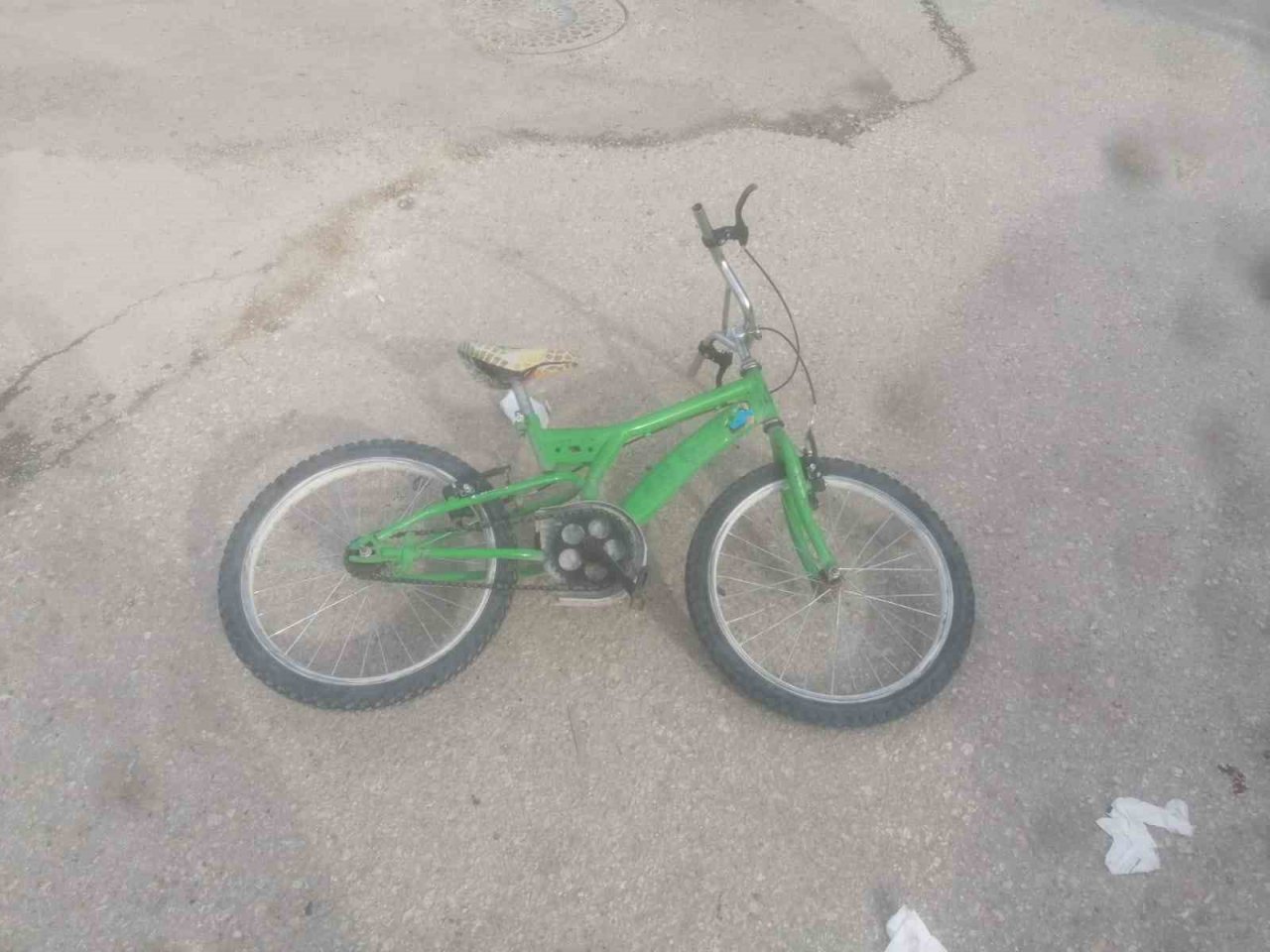 Bisiklet ile otomobil çarpıştı: 1 yaralı