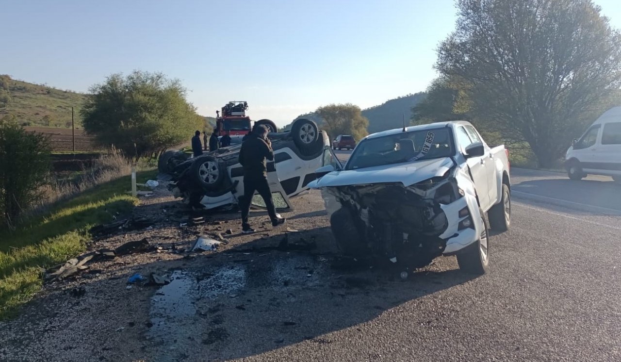 Kamyonet ile otomobil çarpıştı: 7 yaralı