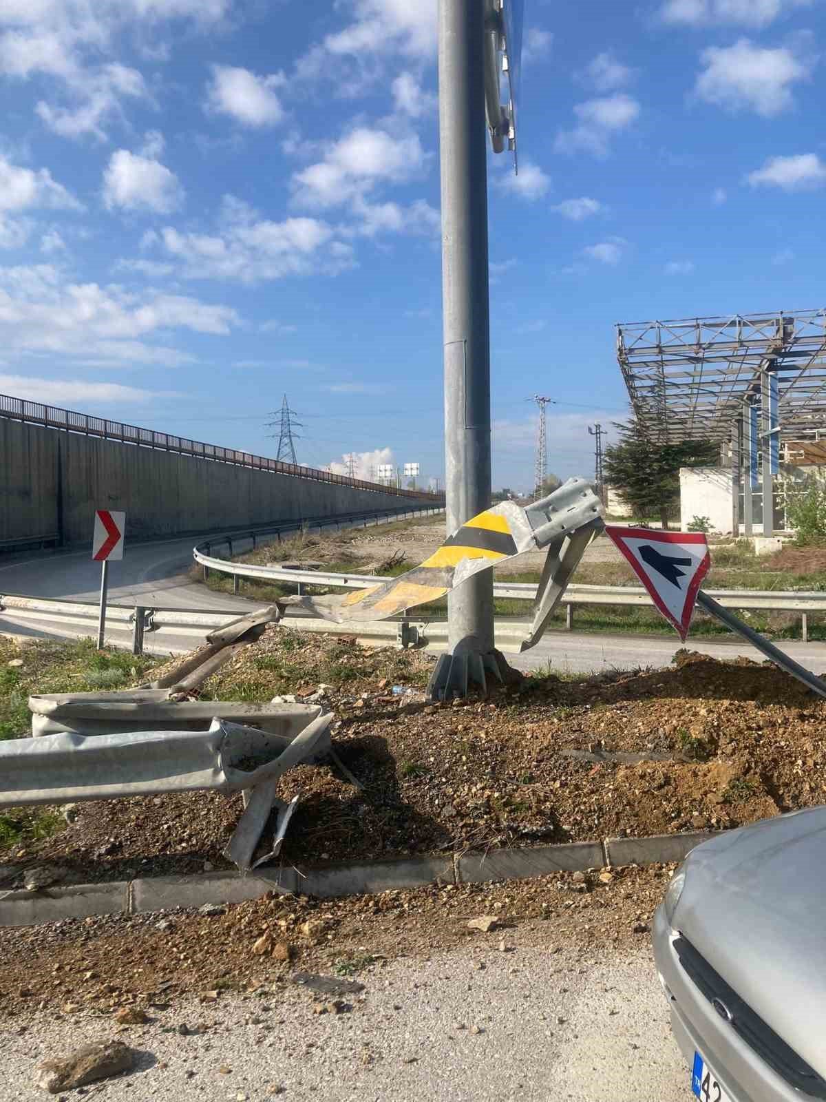 Devrilen minibüste 4 kişi yaralandı