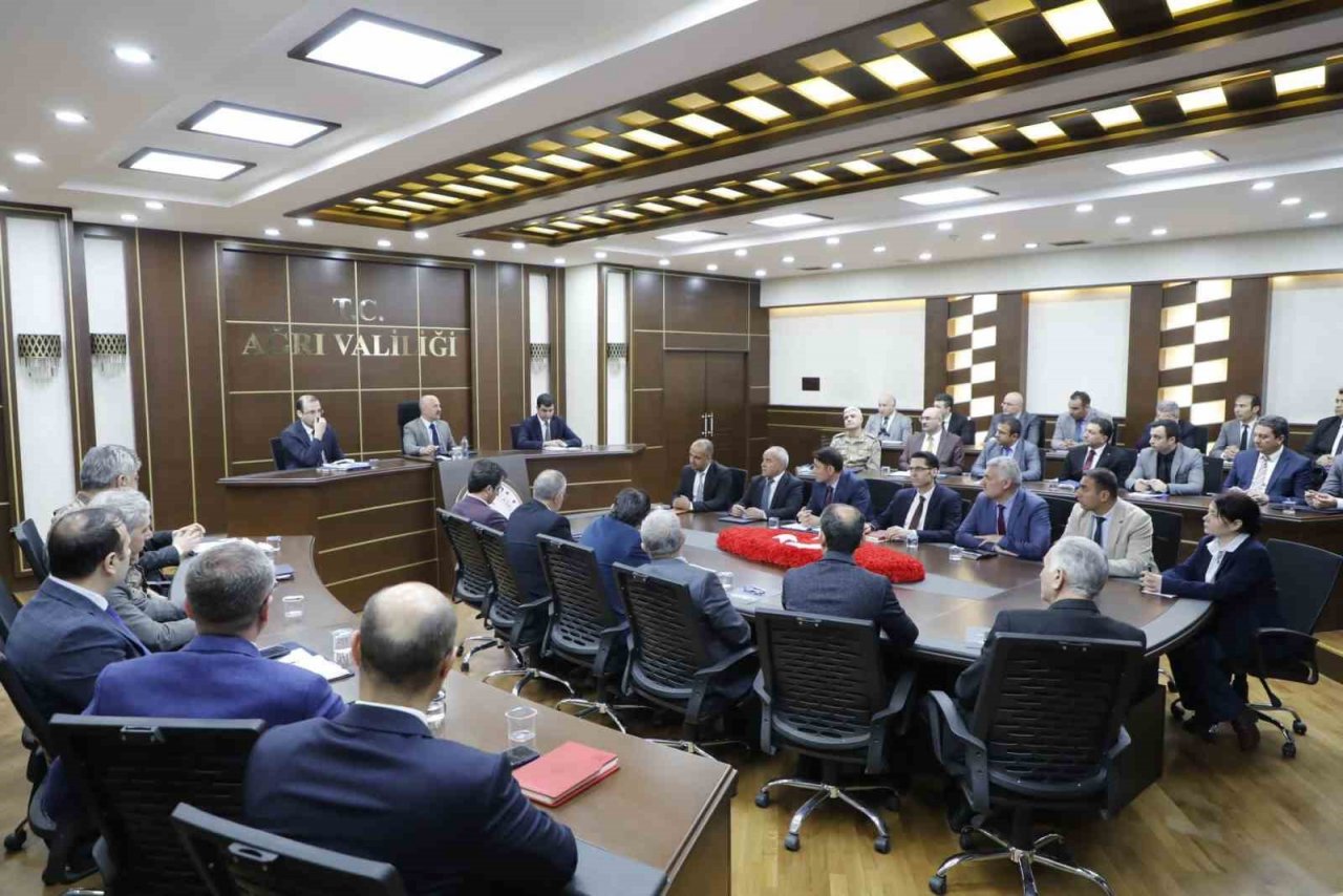 Ağrı Valisi Varol’un yoğun mesaisi
