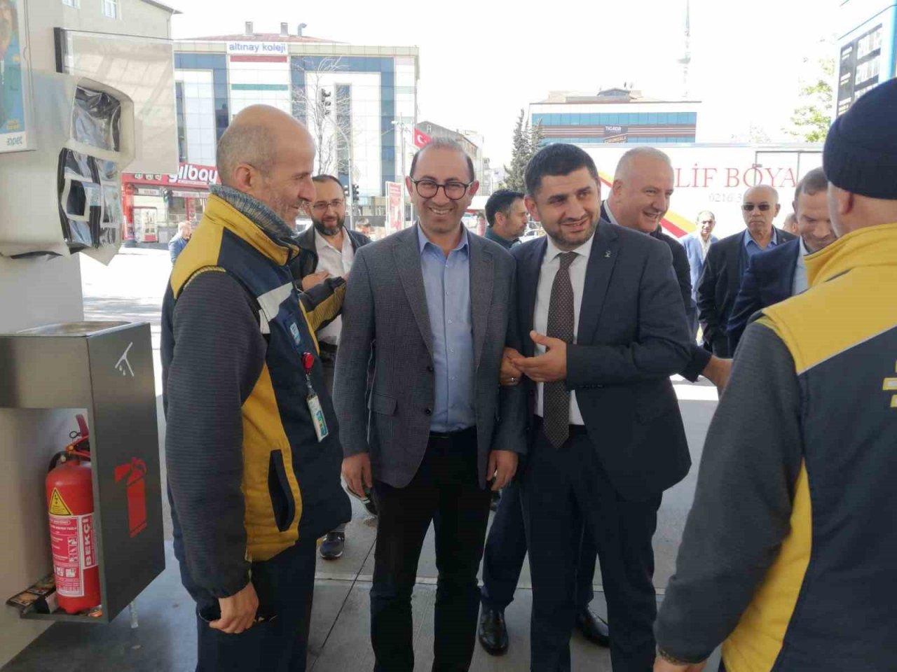 AK Parti Milletvekili adayı Yahya Çelik Sultanbeyli esnafını ziyaret etti