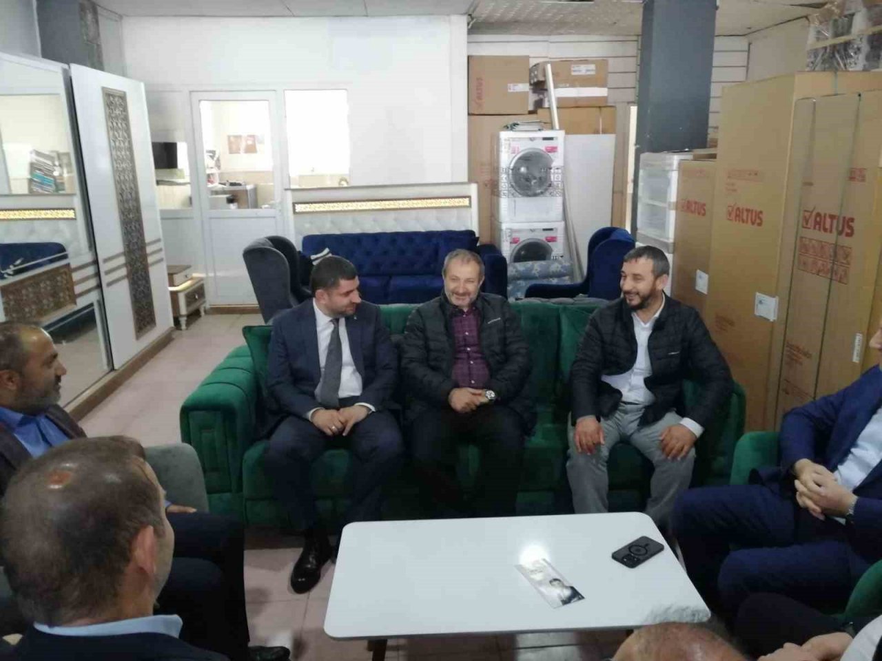 AK Parti Milletvekili adayı Yahya Çelik Sultanbeyli esnafını ziyaret etti