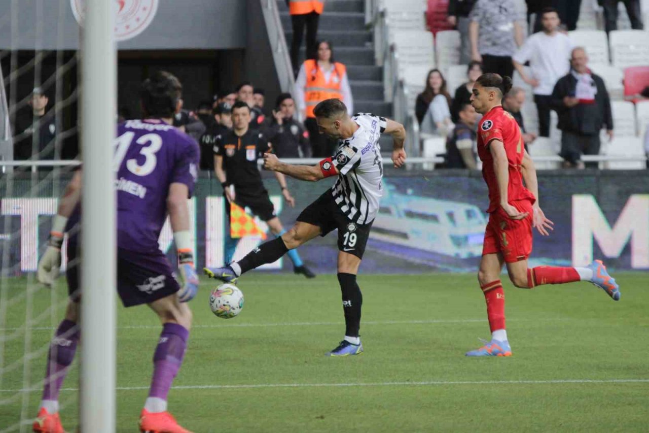 Marco Paixao, gol krallığında zirvede