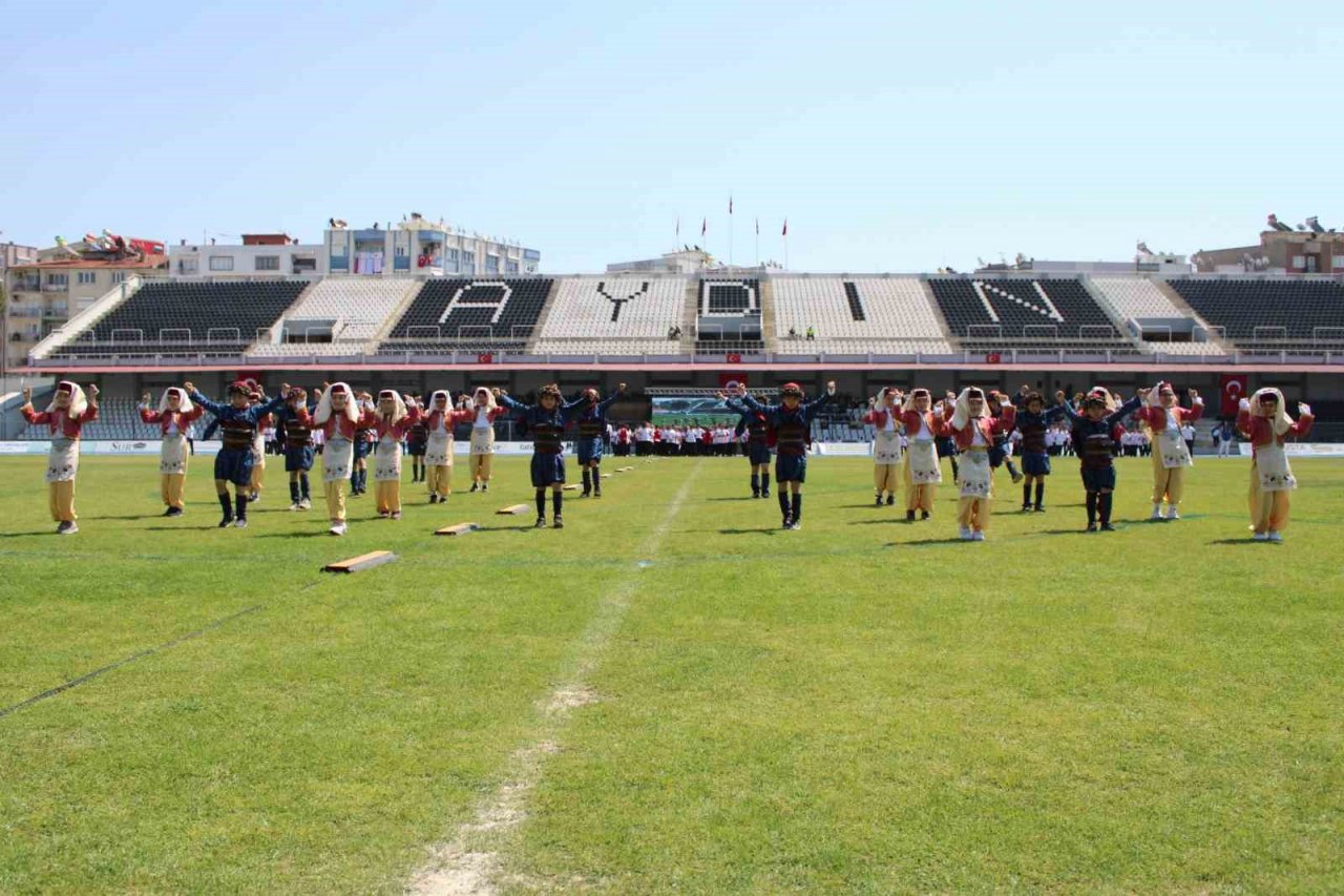 Öğrenciler hünerlerini sergiledi, izleyenler ayakta alkışladı