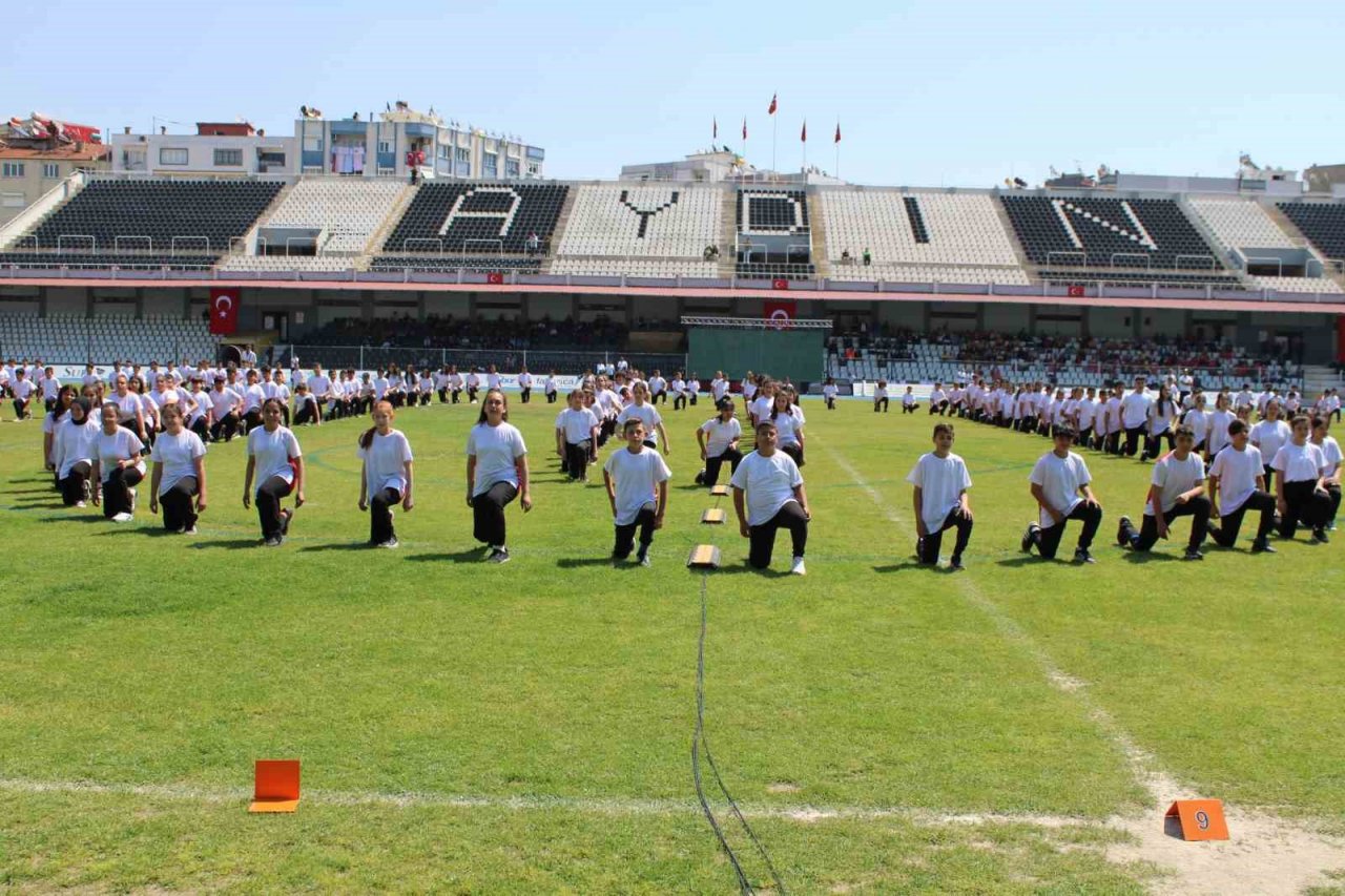 Öğrenciler hünerlerini sergiledi, izleyenler ayakta alkışladı