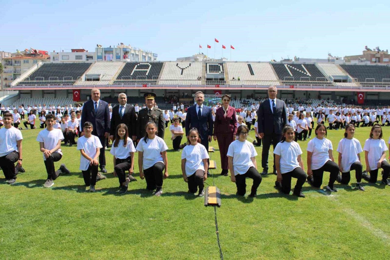 Öğrenciler hünerlerini sergiledi, izleyenler ayakta alkışladı