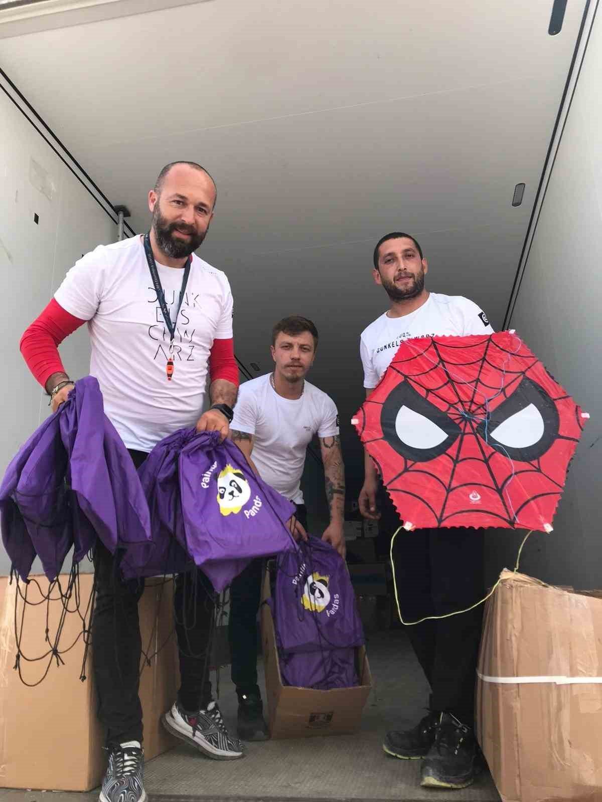 Bodrum’dan Hatay’a uçurtma ve bisiklet gönderildi