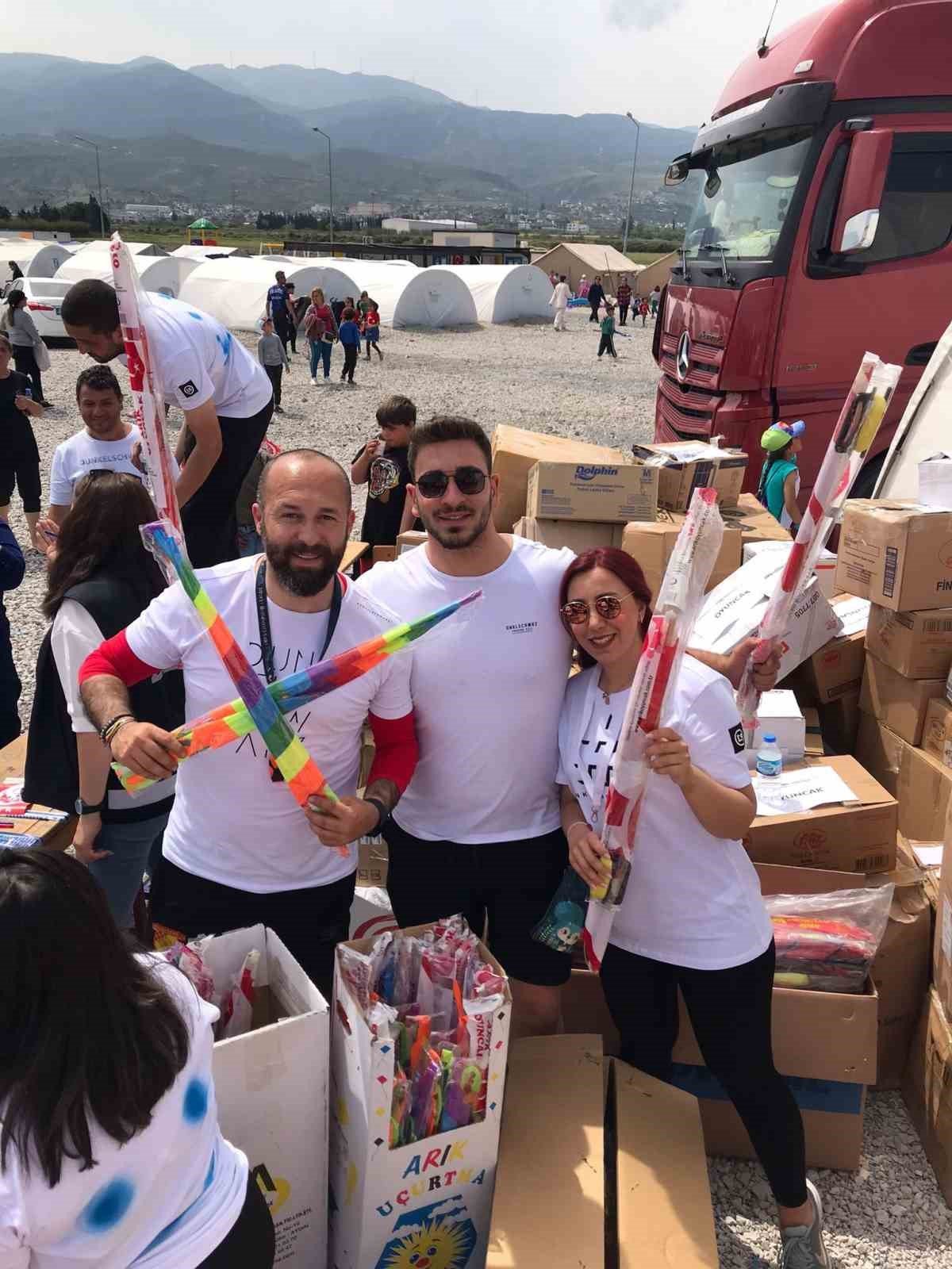 Bodrum’dan Hatay’a uçurtma ve bisiklet gönderildi