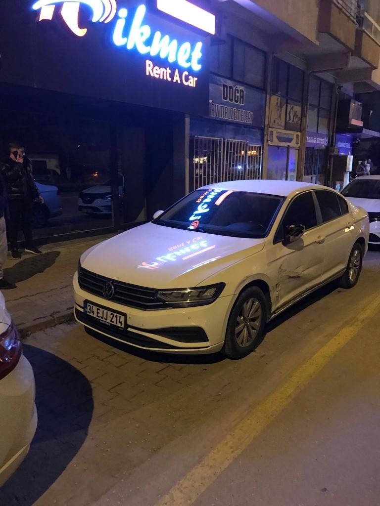 3 otomobile çarpan sürücü olay yerinden kaçtı