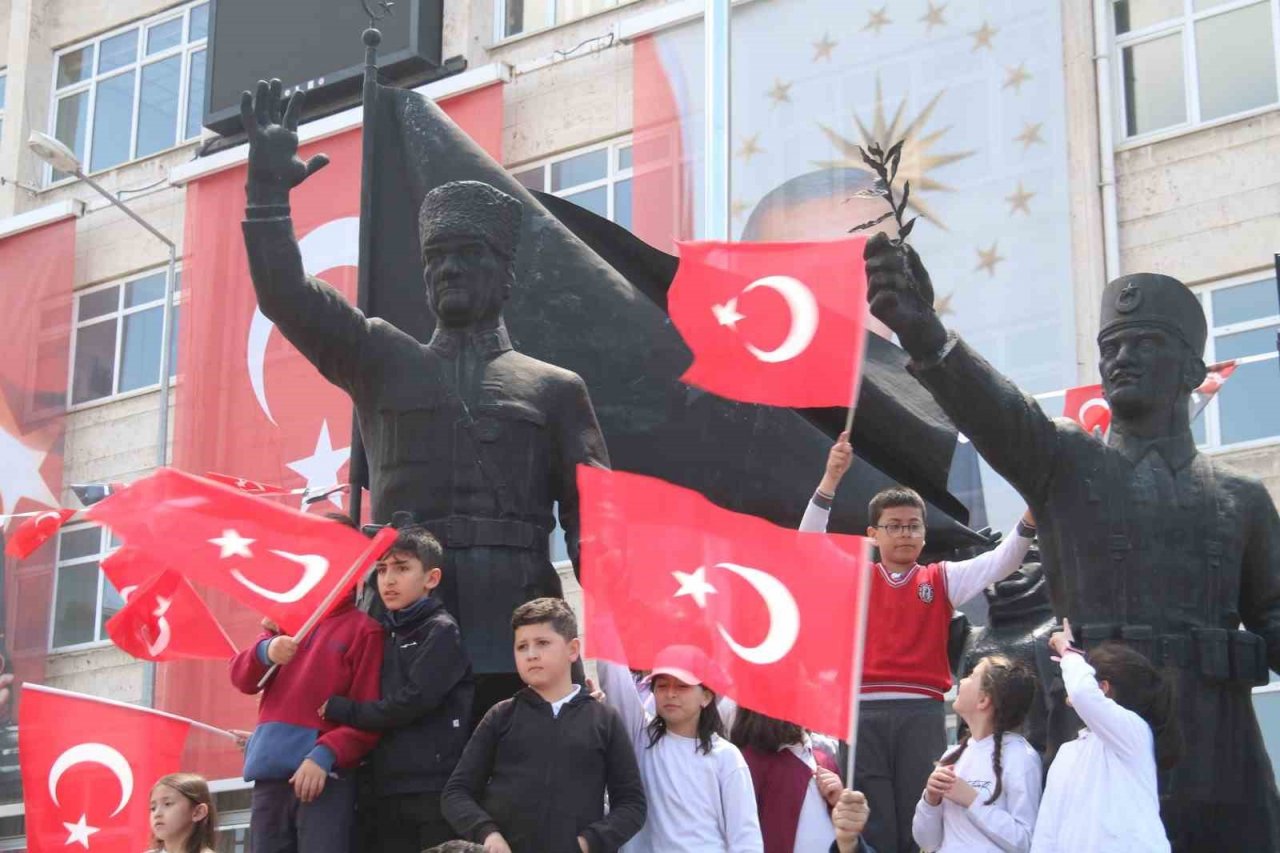 Burdur’da 23 Nisan coşkuyla kutlandı