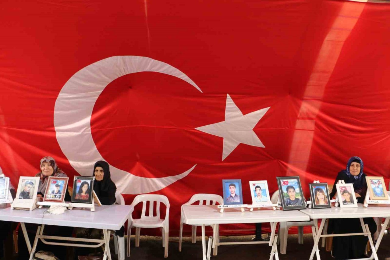 Evlat nöbetindeki Güzide Demir: “Ben oğlumu HDP’den istiyorum”