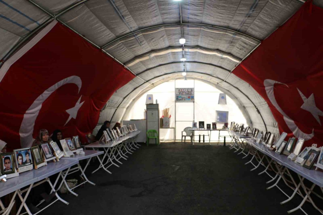 Evlat nöbetindeki Güzide Demir: “Ben oğlumu HDP’den istiyorum”