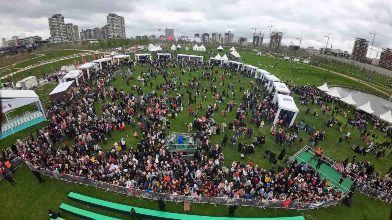 Dünya çocukları 23 Nisan coşkusunu Başakşehir’de yaşadı