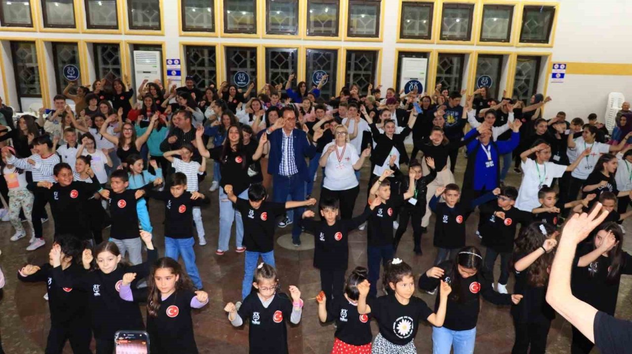 Dünya çocukları bu kez depremzedeler için buluştu