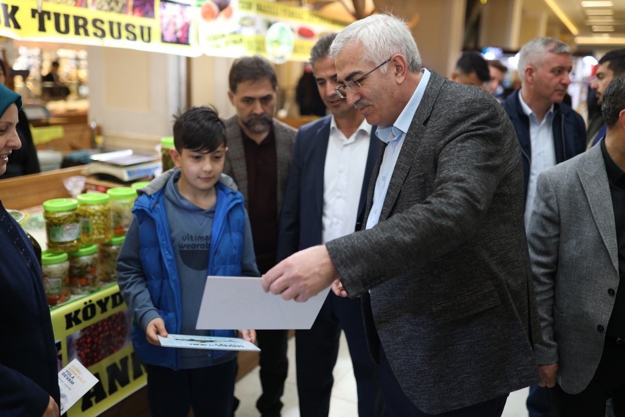 Öz; Söylemlerle değil eylemlerle çalışıyoruz